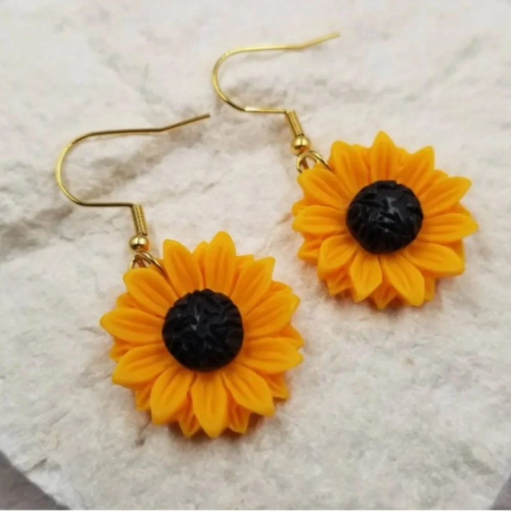 NWT - 3D Sunflower Bohemian style dangle acrylic Earrings